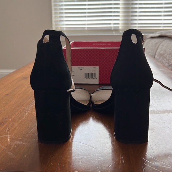 Kelly & Katie Caital Sandal / Block Heel - Picture 4 of 5